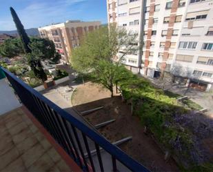 Vista exterior de Àtic en venda en Rubí amb Terrassa