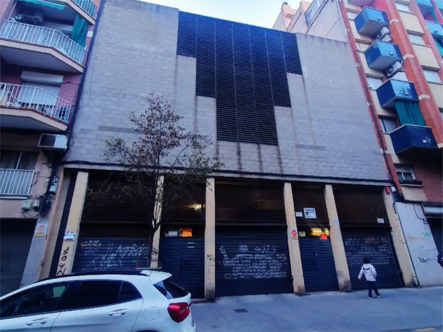Vista exterior de Garaje de alquiler en L'Hospitalet de Llobregat