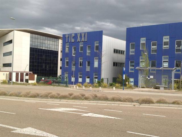 Oficina en Venta en Calle Bari, 57 en Garrapinillos