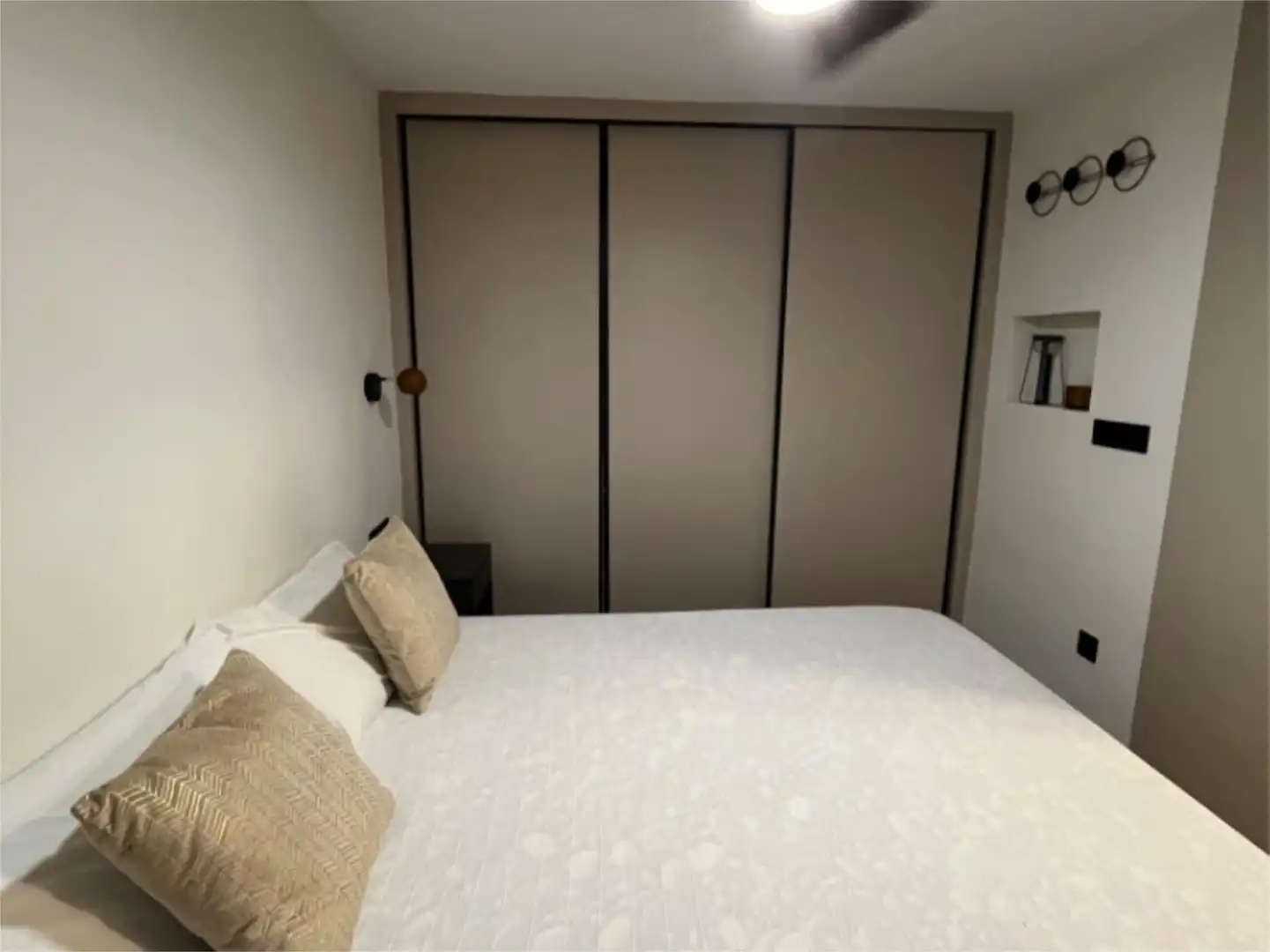 Apartament de lloguer a Carrer Sol Naixent, Albufereta Dormitori de Apartament de lloguer en Alicante / Alacant amb Aire condicionat i Terrassa