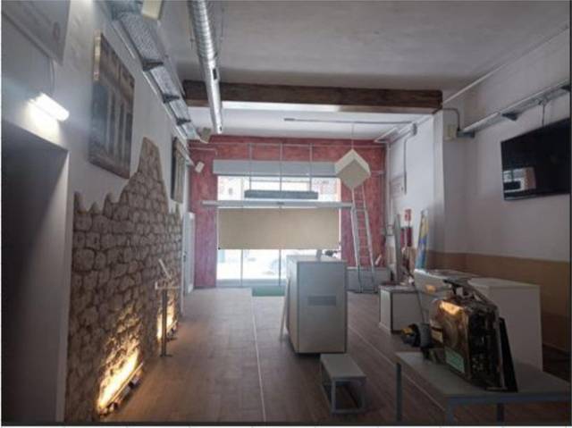 Local comercial en Alquiler en Avenida Alfonso El Sabio en Barrio del Centro