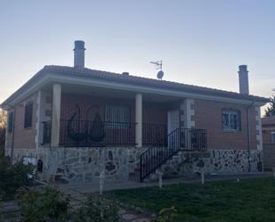 Vista exterior de Casa o xalet en venda en Husillos  amb Terrassa i Balcó