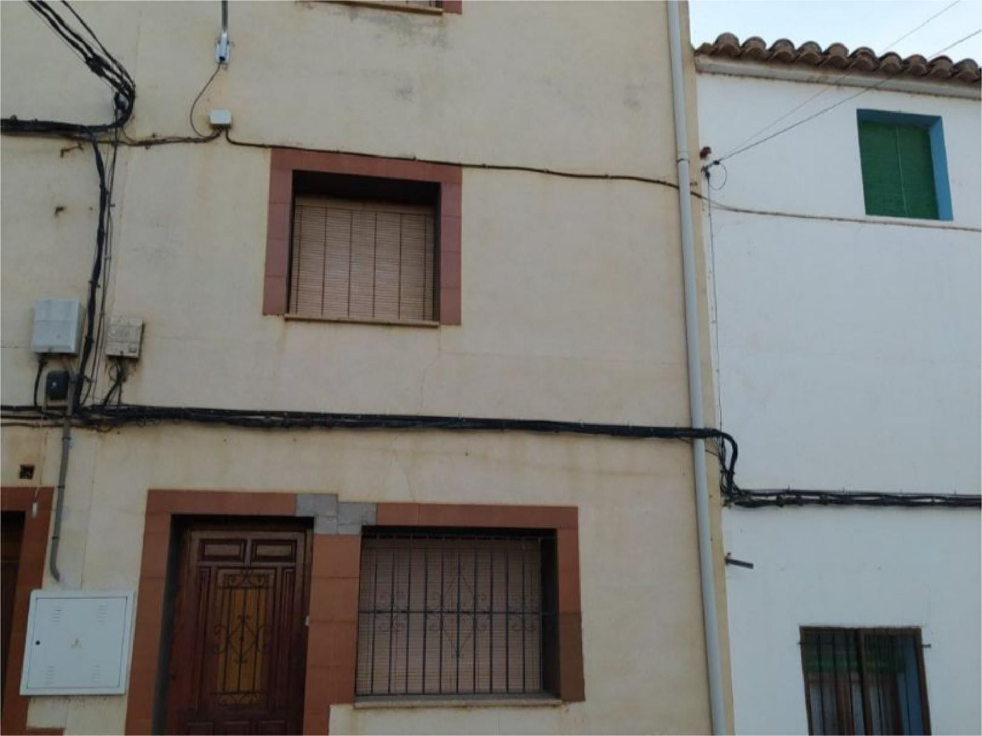 Exterior view of Single-family semi-detached for sale in Monreal del Campo  with Terrace, Storage room and Furnished