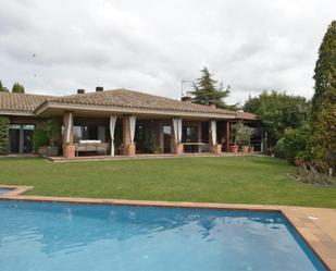 Garden of House or chalet for sale in Cerdanyola del Vallès  with Air Conditioner, Terrace and Swimming Pool