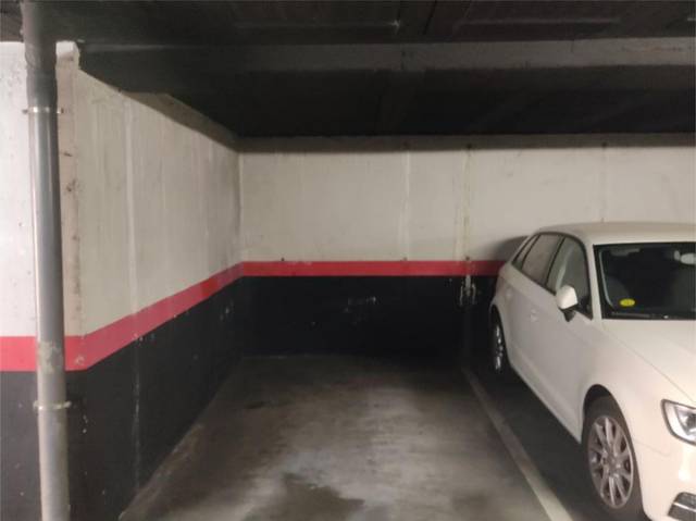 Garaje en Venta en Calle de Valdeverdeja en Valdezarza