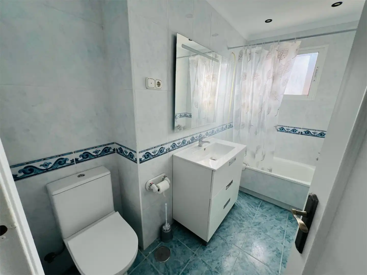 Flat for rent in Avenida de Benyamina, 23, Playamar - Benyamina Bathroom of Flat for rent in Torremolinos with Air Conditioner, Terrace and Furnished