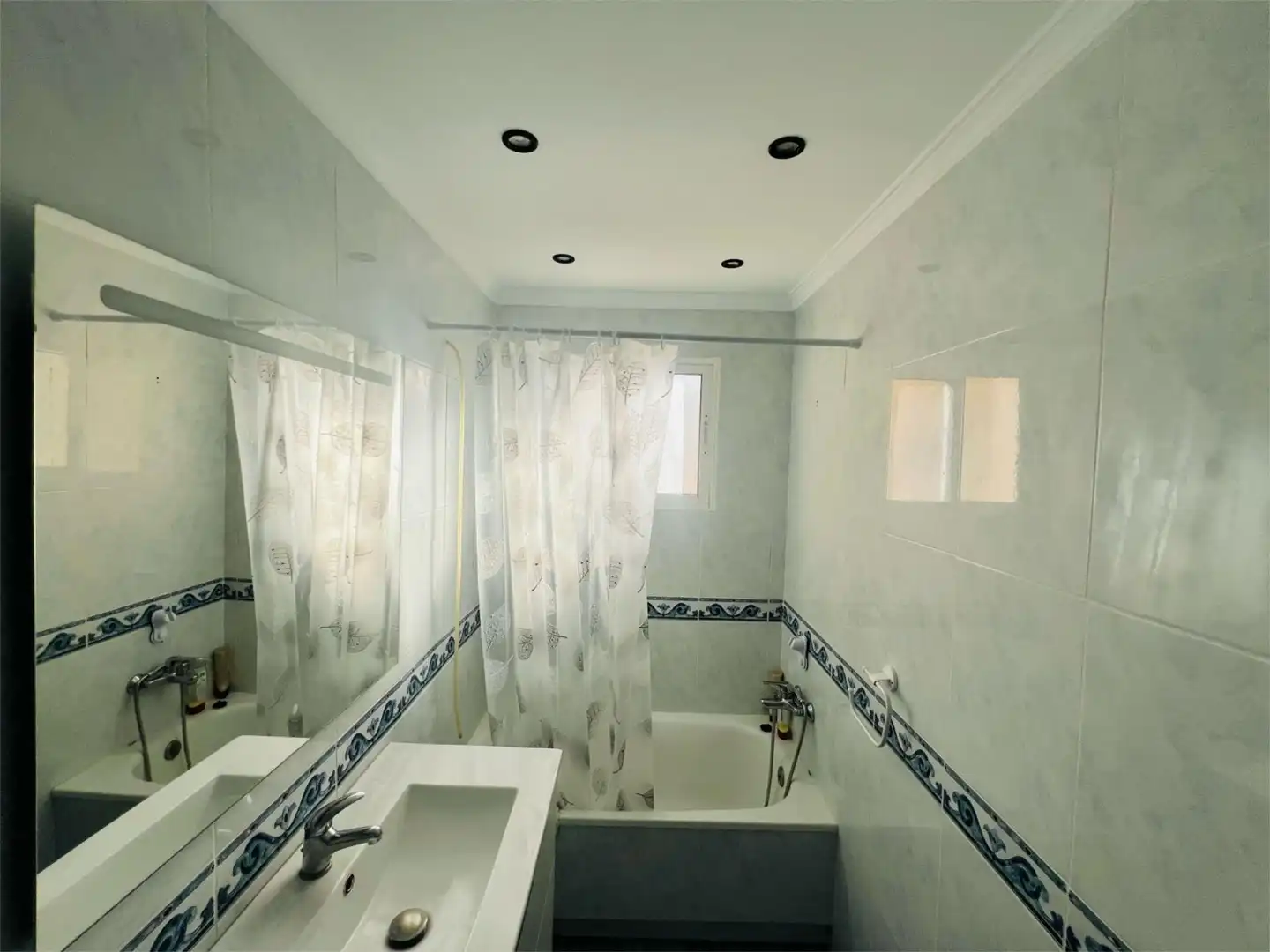 Flat for rent in Avenida de Benyamina, 23, Playamar - Benyamina Bathroom of Flat for rent in Torremolinos with Air Conditioner, Terrace and Furnished