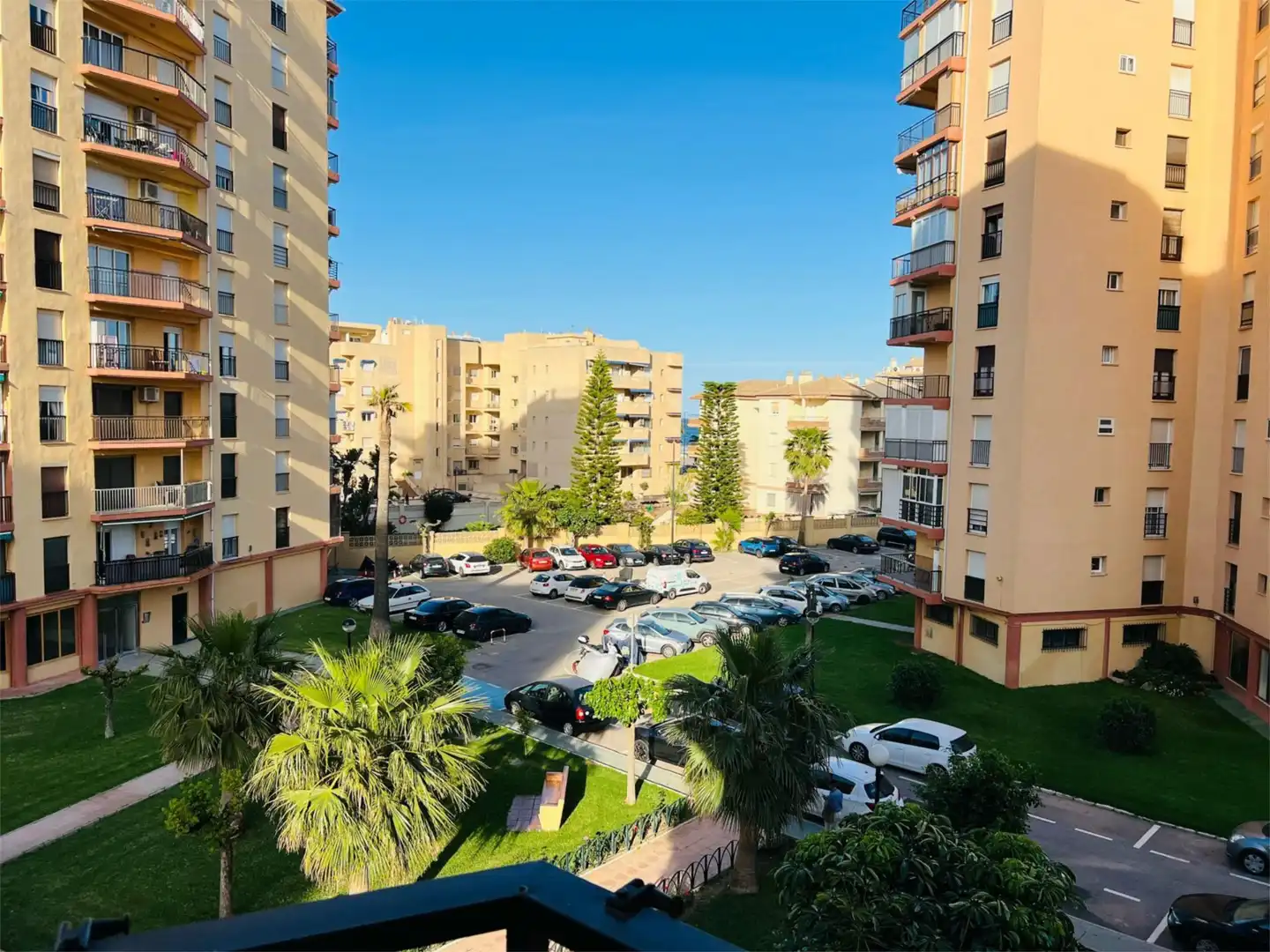 Flat for rent in Avenida de Benyamina, 23, Playamar - Benyamina Exterior view of Flat for rent in Torremolinos with Air Conditioner, Terrace and Furnished