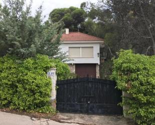 Vista exterior de Casa adosada en venda en Albalate de Zorita amb Terrassa i Piscina