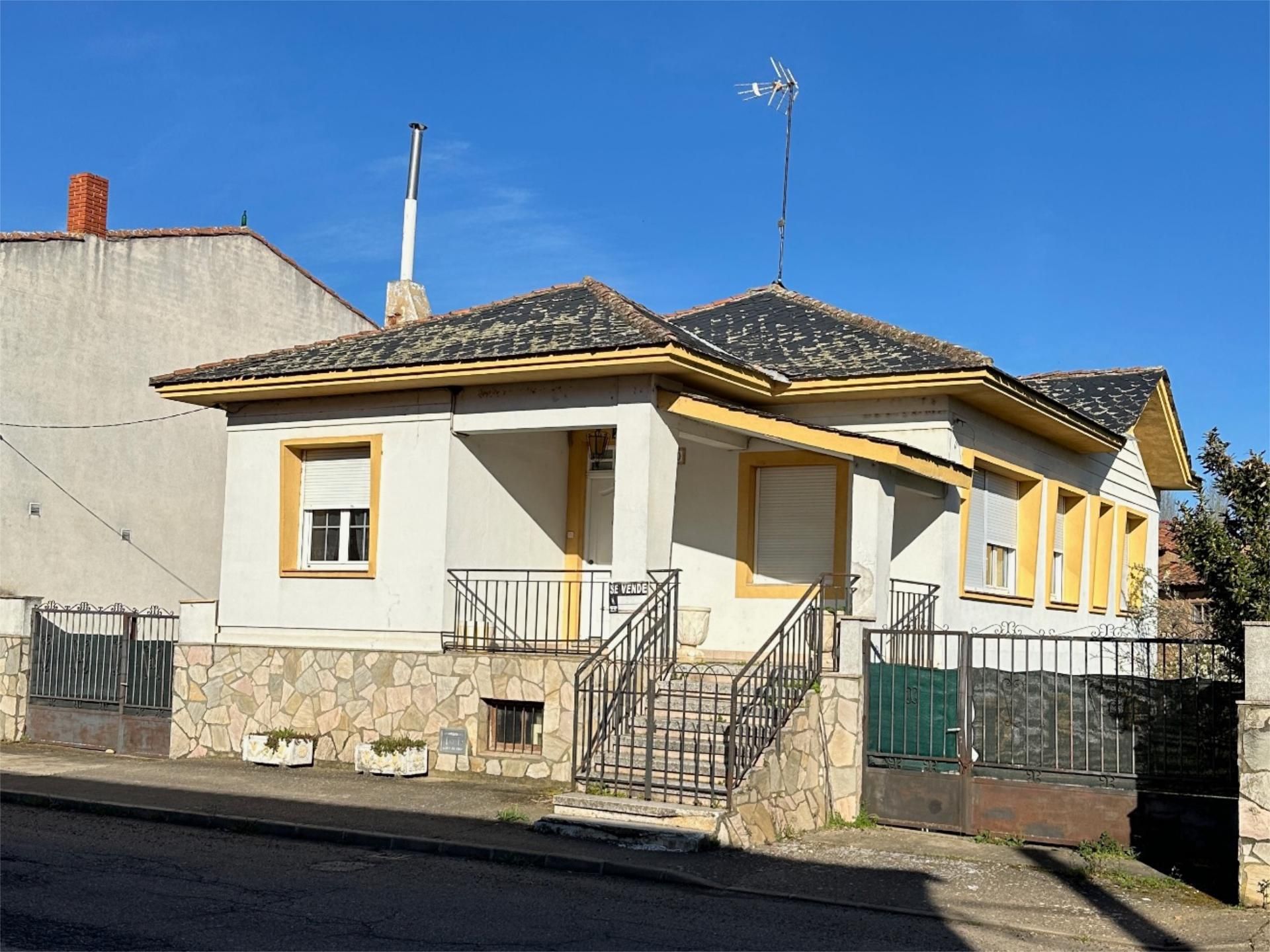 Exterior view of House or chalet for sale in Llamas de la Ribera
