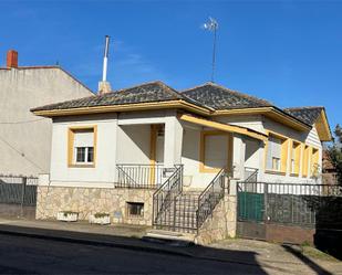 Exterior view of House or chalet for sale in Llamas de la Ribera  with Heating and Furnished