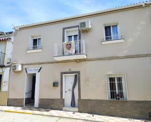 Vista exterior de Casa adosada en venda en Lopera amb Aire condicionat, Terrassa i Balcó