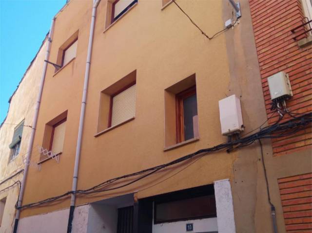 Casa adosada en venta en calle plazuela de  teruel