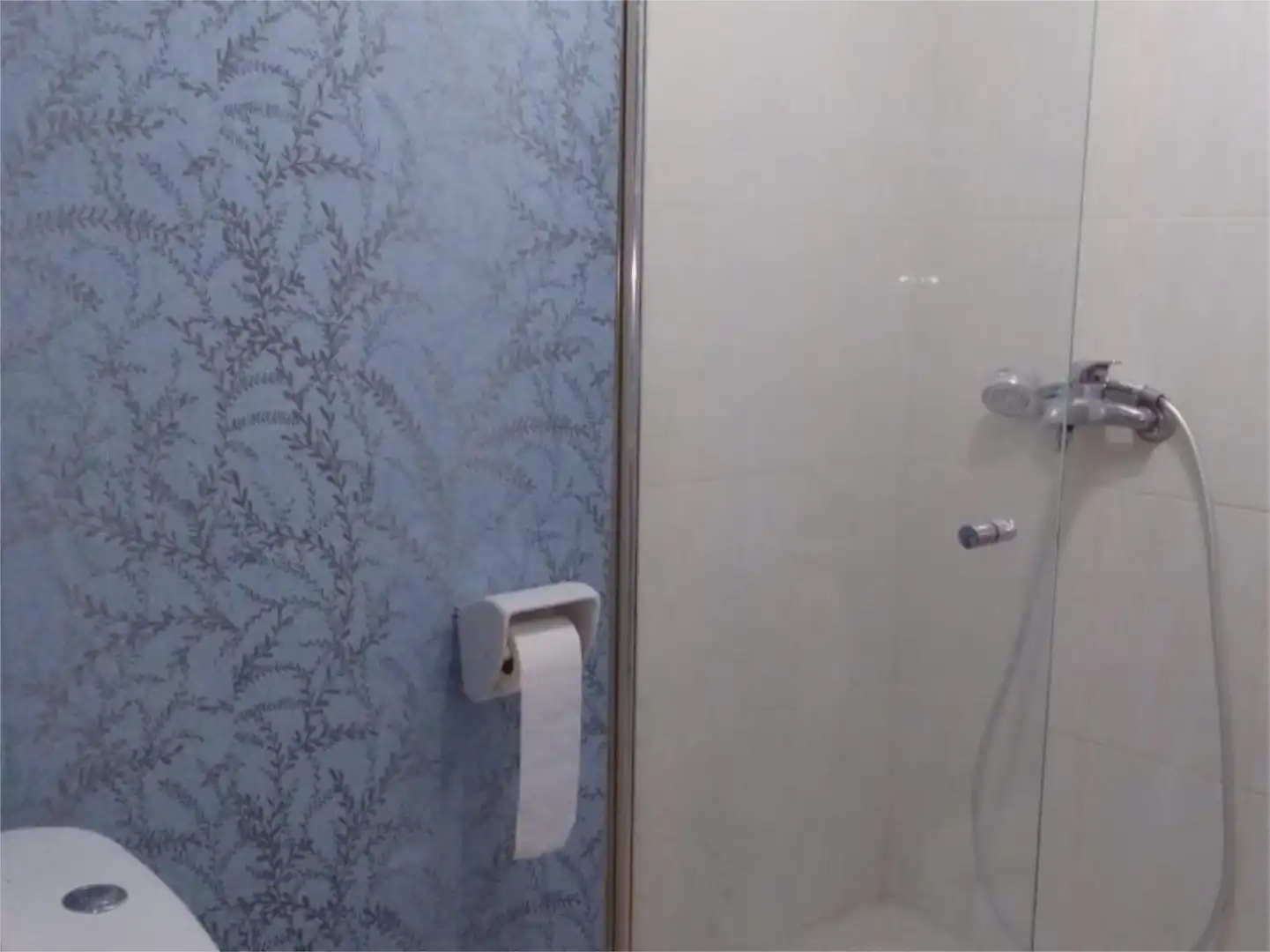 Study for rent in Avenida de Portugal, Juzgados - Plaza de Toros Bathroom of Study for rent in Benidorm with Swimming Pool