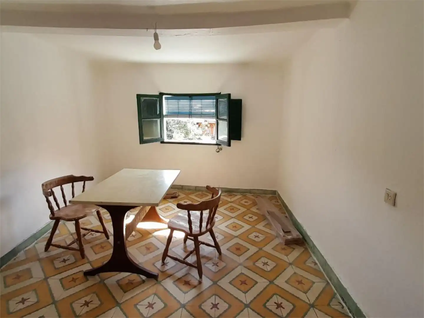 Casa adosada en venta en Calle Santa Ana, 18, Cuacos de Yuste Comedor de Casa adosada en venta en Cuacos de Yuste con Parquet