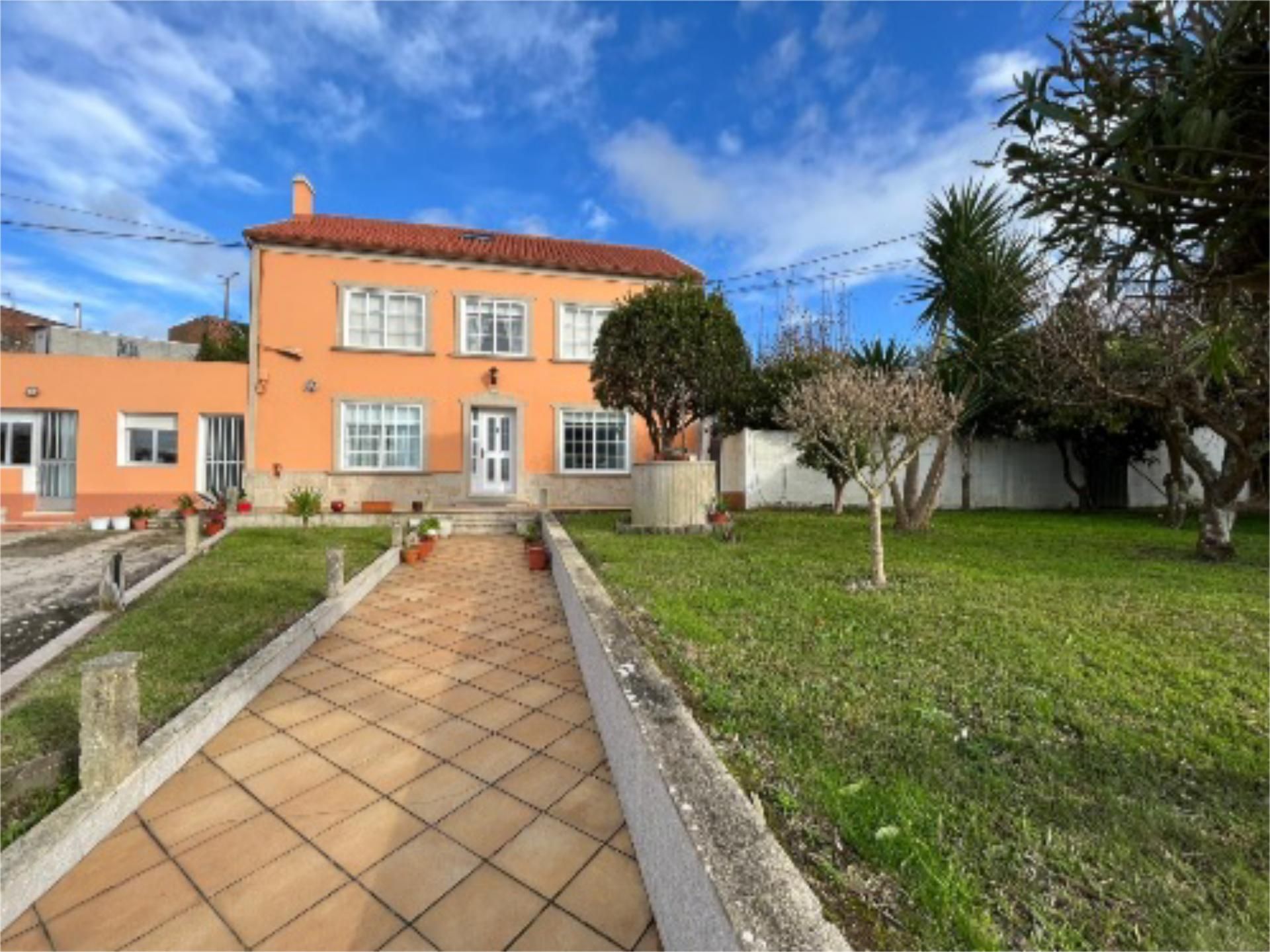 Vista exterior de Casa adosada en venda en Porto do Son amb Calefacció, Jardí privat i Parquet