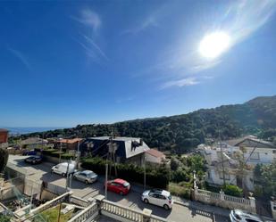 Vista exterior de Casa o xalet en venda en Alella amb Terrassa i Balcó