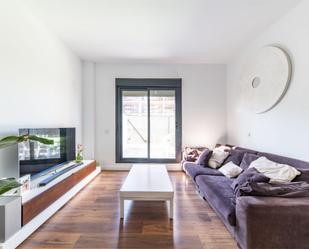 Living room of Flat for sale in  Madrid Capital  with Air Conditioner, Terrace and Swimming Pool