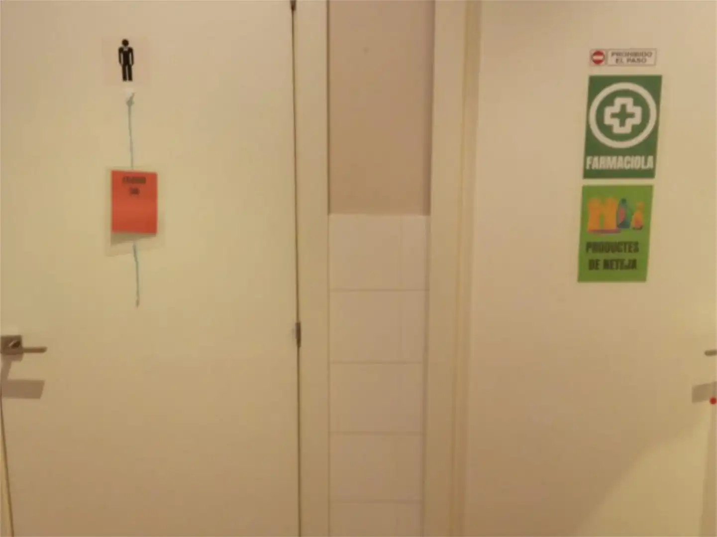 Geschaftsraum zur Miete in Carrer de Llorenç Tomàs i Costa, 44, La Seu d'Urgell Badezimmer von Geschaftsraum zur Miete in La Seu d'Urgell mit Heizung, Parkett und Möbliert