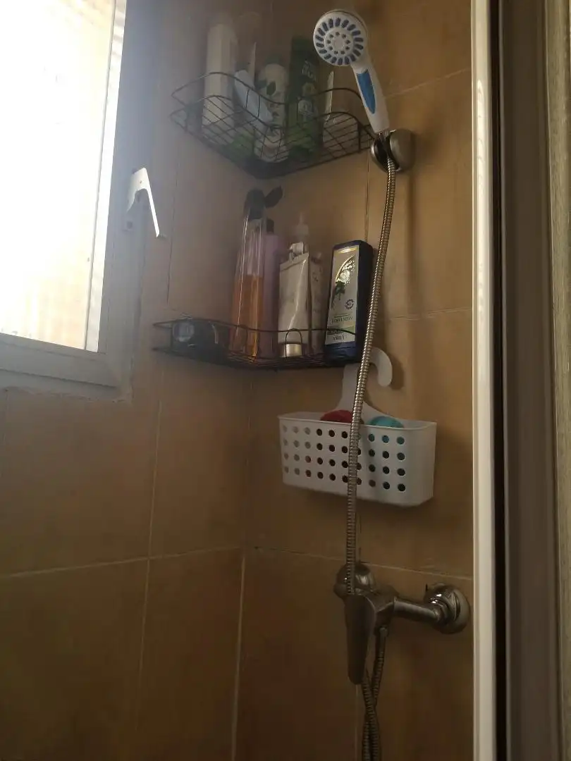 Habitación en Avenida de San Fermín, 43, San Fermín Baño de Planta baja para compartir en Madrid con Terraza, Amueblado y Lavadora