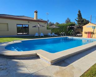 Piscina de Casa o xalet en venda en Chiclana de la Frontera amb Aire condicionat, Calefacció i Jardí privat