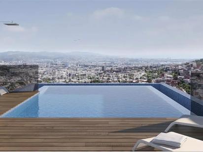 Swimming pool of Planta baja for sale in  Barcelona Capital  with Air Conditioner, Terrace and Balcony