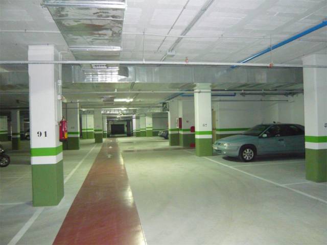 Garaje en Venta en Calle Diego Fernández Mendoza, 11 en El Tejar - Hacienda Bizcochero