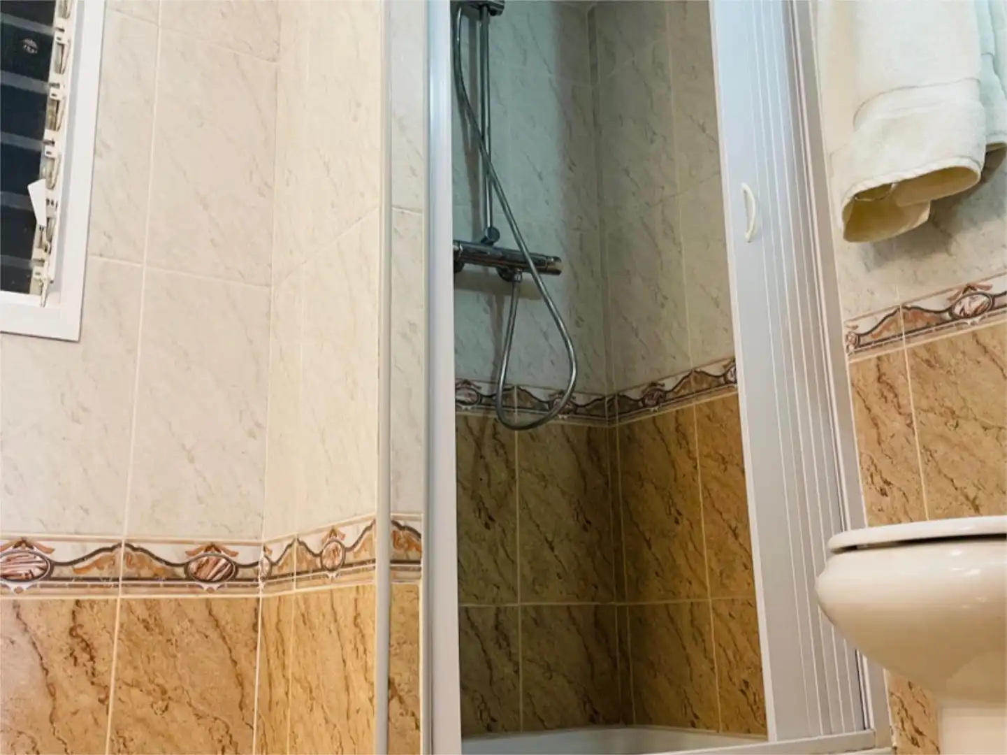 Baño de Piso de alquiler en Sueca con Aire acondicionado, Calefacción y Jardín privado