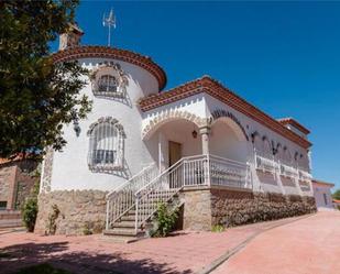 Exterior view of Single-family semi-detached for sale in Navalcán  with Terrace and Swimming Pool