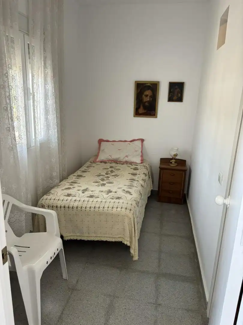 Dormitori de Casa o xalet en venda en San Nicolás del Puerto amb Terrassa, Moblat i Balcó