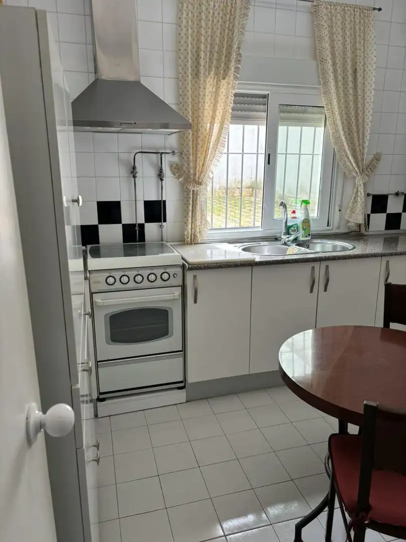 Cuina de Casa o xalet en venda en San Nicolás del Puerto amb Terrassa, Moblat i Balcó
