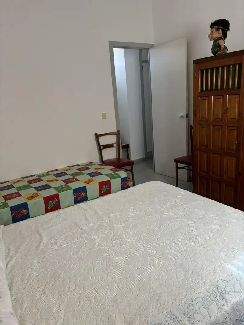 Dormitori de Casa o xalet en venda en San Nicolás del Puerto amb Terrassa, Moblat i Balcó