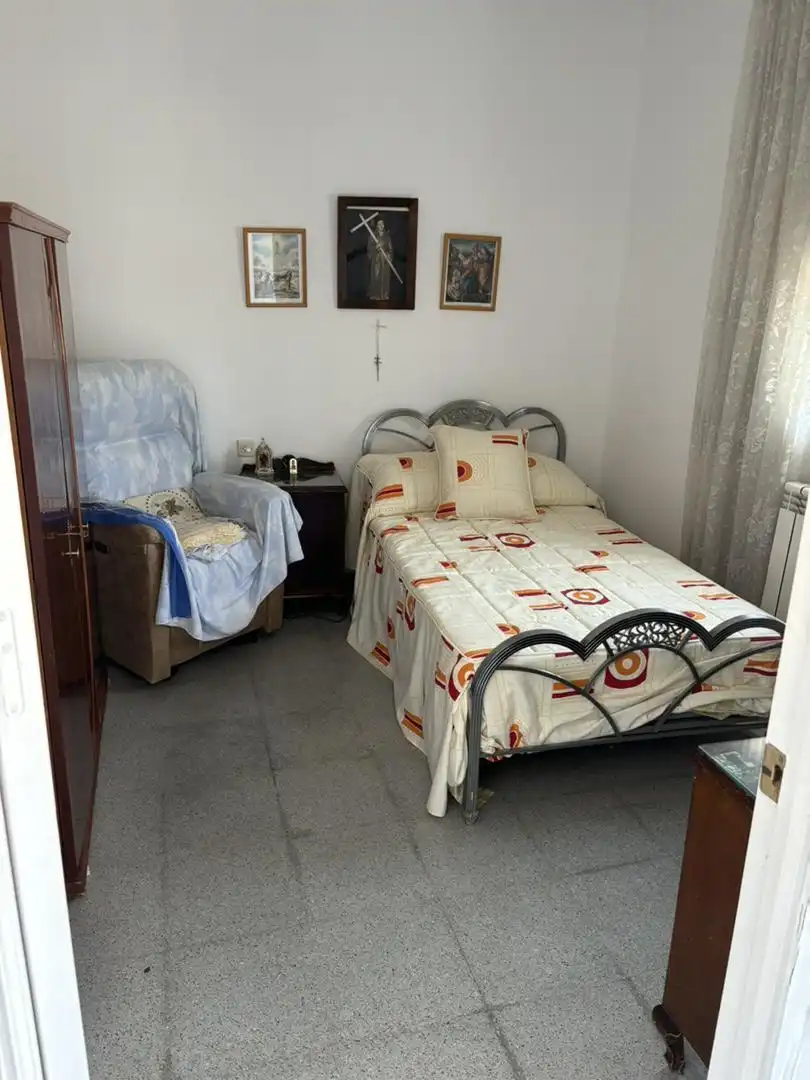 Dormitori de Casa o xalet en venda en San Nicolás del Puerto amb Terrassa, Moblat i Balcó