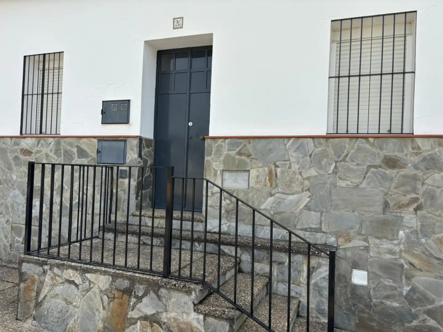 Vista exterior de Casa o xalet en venda en San Nicolás del Puerto amb Terrassa, Moblat i Balcó