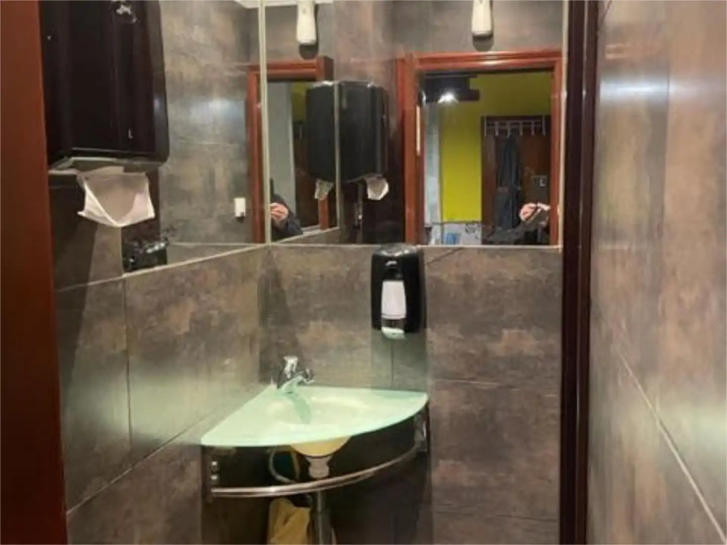 Local de alquiler en Plaza de España, 5, Llamaquique Baño de Local de alquiler en Oviedo con Aire acondicionado, Calefacción y Amueblado