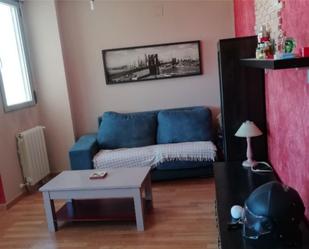 Sala d'estar de Dúplex en venda en Yecla amb Aire condicionat, Terrassa i Balcó
