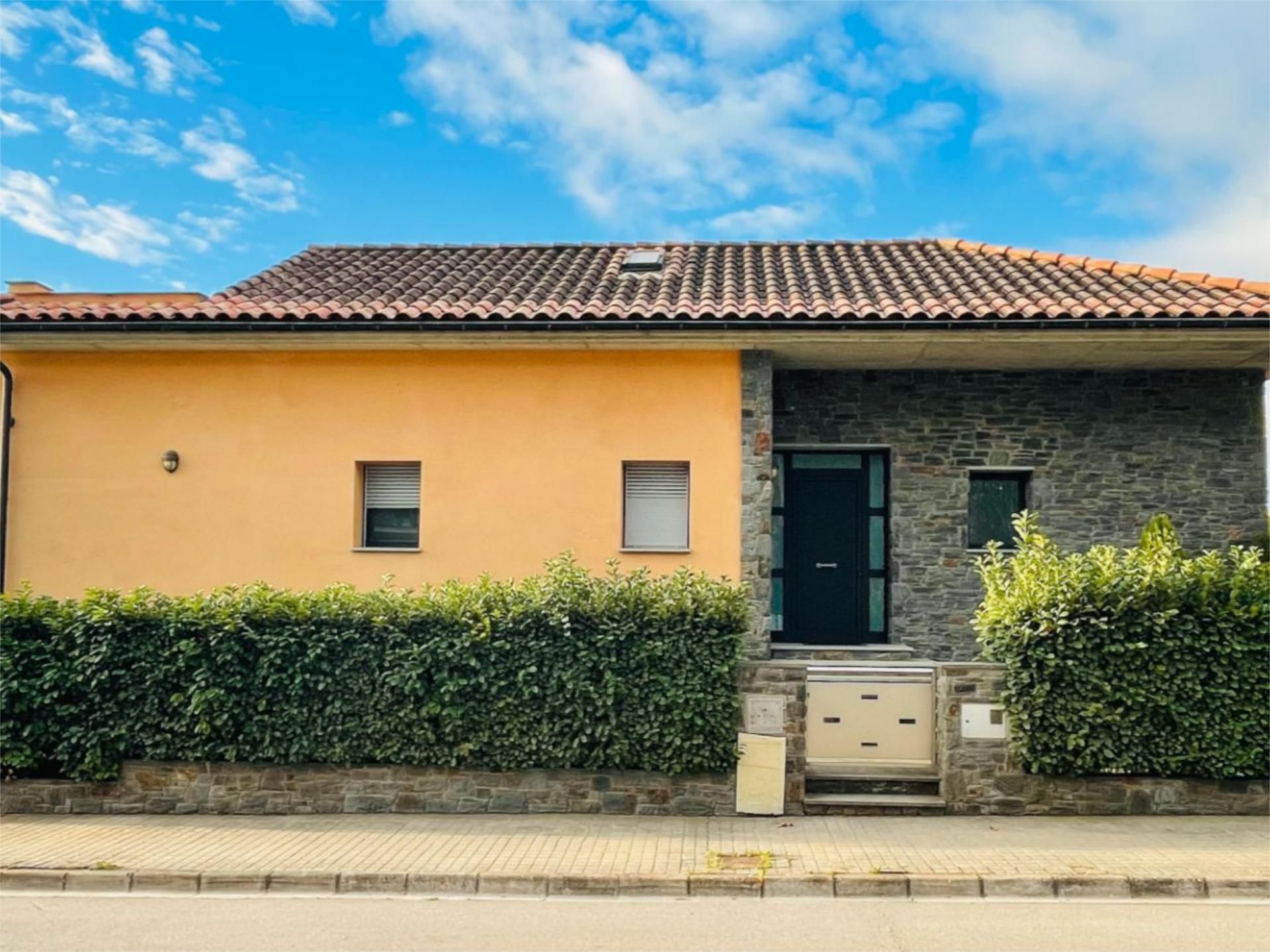 Vista exterior de Casa o xalet en venda en Tona amb Terrassa i Balcó