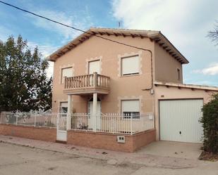 Vista exterior de Casa o xalet en venda en Albatana amb Aire condicionat, Terrassa i Balcó