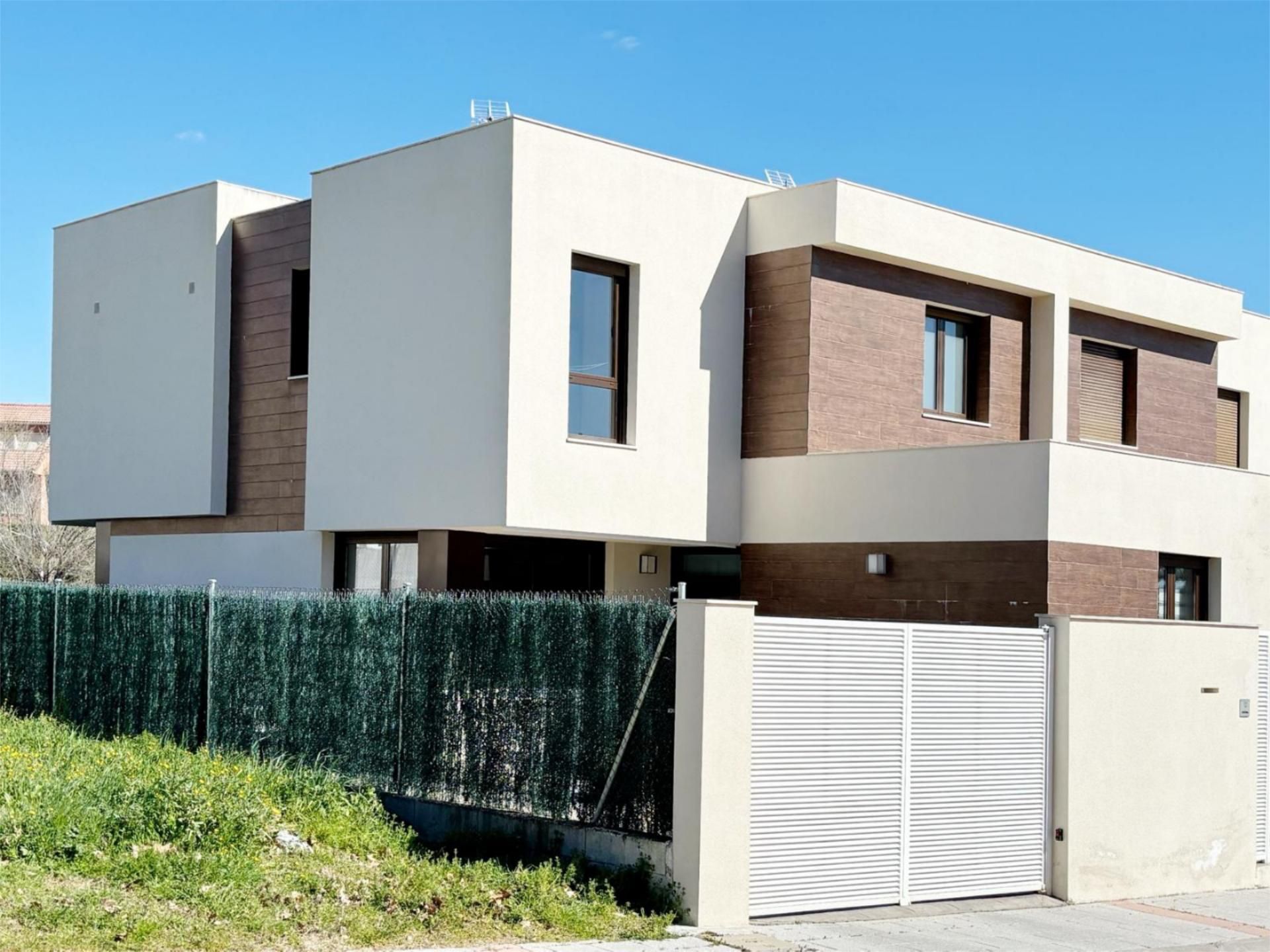 Vista exterior de Casa o xalet en venda en Cubas de la Sagra amb Piscina i Balcó