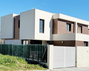 Vista exterior de Casa o xalet en venda en Cubas de la Sagra amb Piscina i Balcó