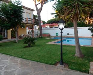 Jardí de Casa o xalet de lloguer en Chiclana de la Frontera amb Aire condicionat, Terrassa i Piscina