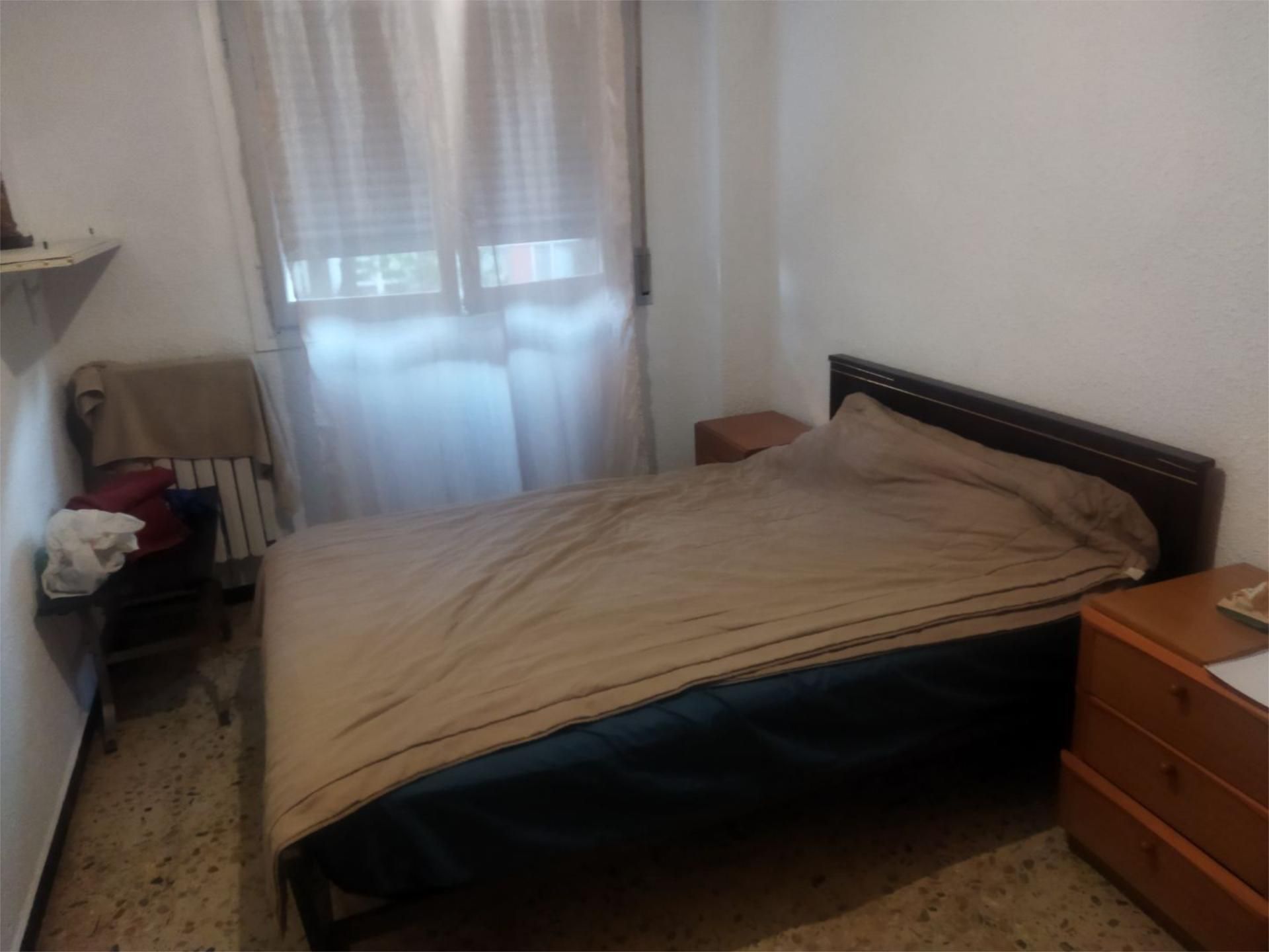 Dormitori de Pis per a compartir en  Zaragoza Capital amb Calefacció, Moblat i Balcó