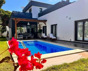 Piscina de Casa o xalet de lloguer en Chiclana de la Frontera amb Aire condicionat, Terrassa i Piscina