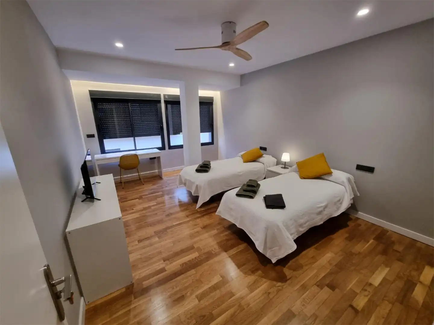 Room in Calle La Parpallota, 34, Juan de Borbón