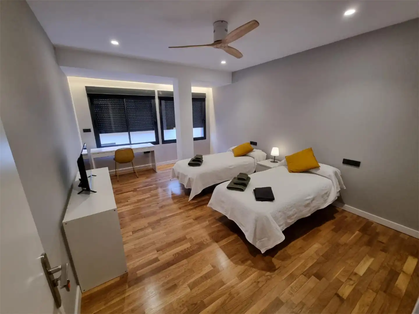 Room in Calle La Parpallota, 34, Juan de Borbón