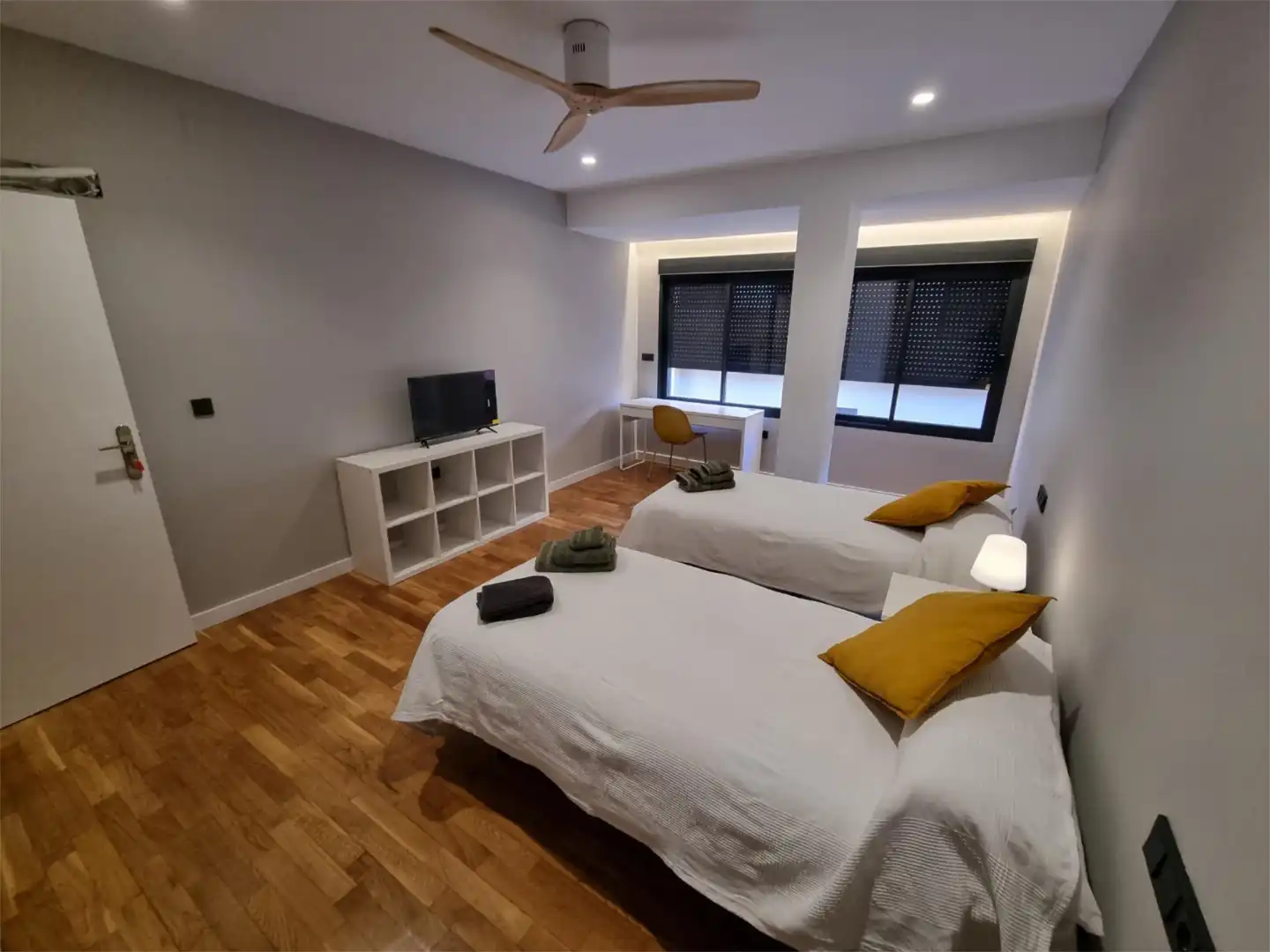 Room in Calle La Parpallota, 34, Juan de Borbón