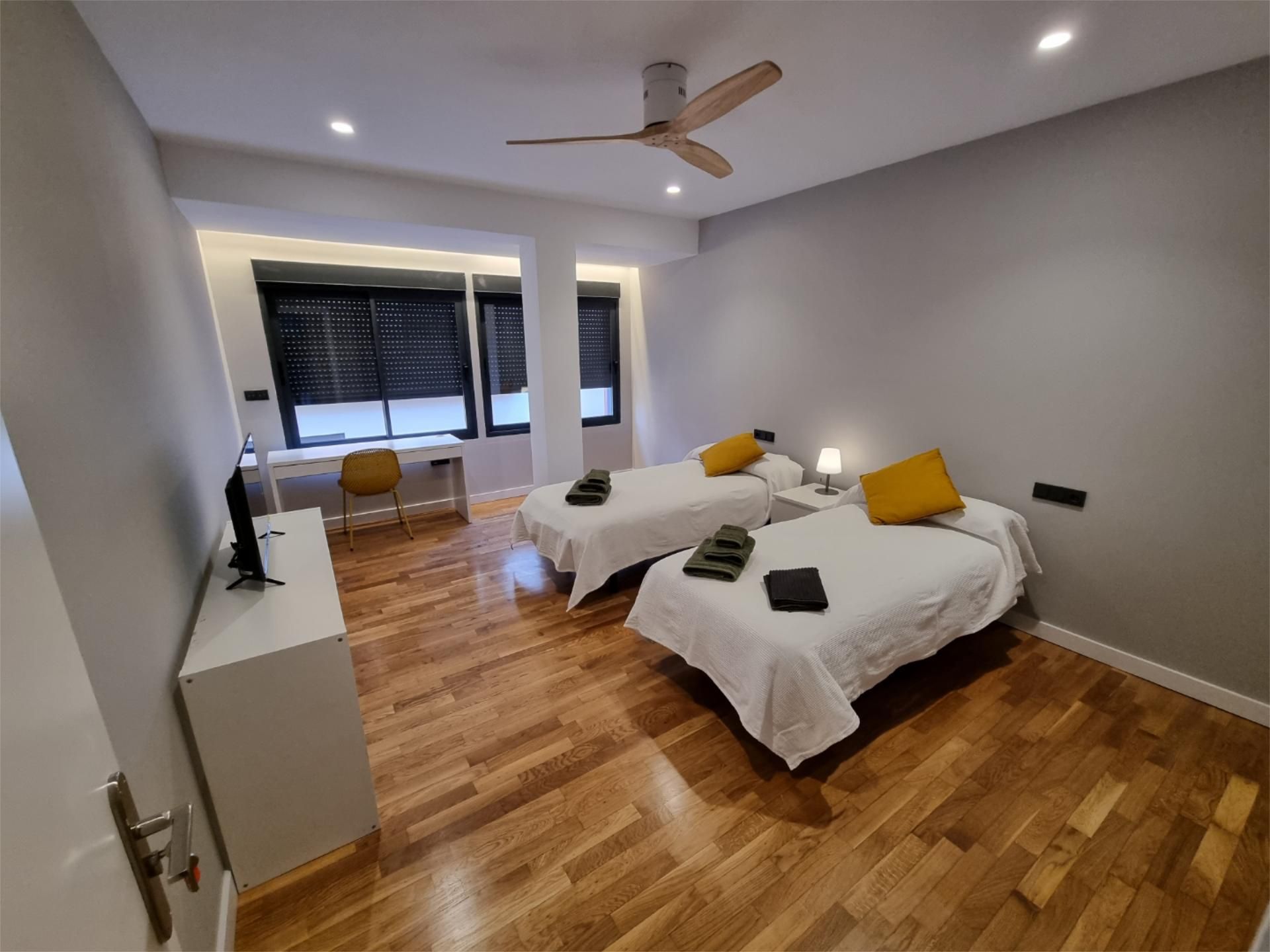 Flat to share in Calle La Parpallota, 34, Juan de Borbón