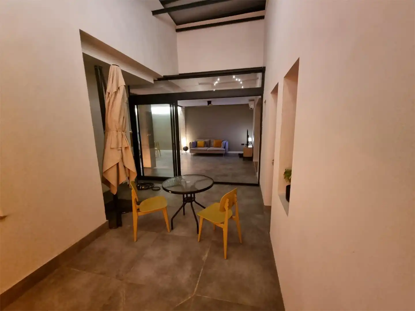 Room in Calle La Parpallota, 34, Juan de Borbón