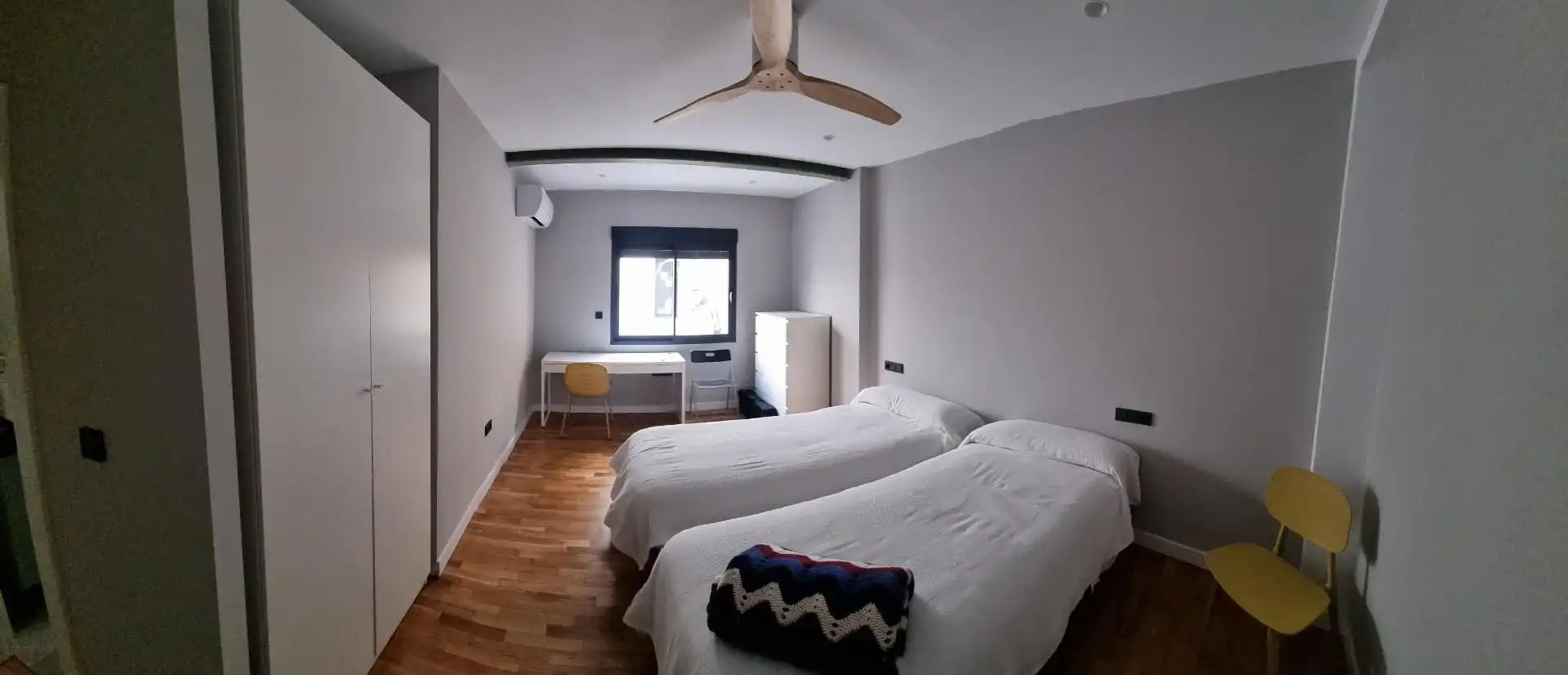 Room in Calle La Parpallota, 34, Juan de Borbón