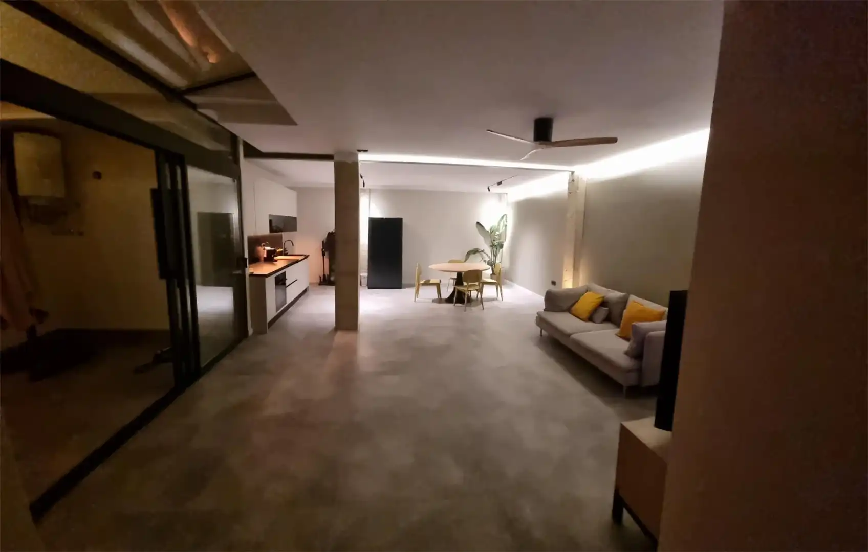 Room in Calle La Parpallota, 34, Juan de Borbón